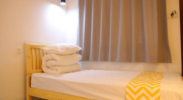 Beijing Liangcang Hotel Nearby Tiananmen Square the Forbidden City and Temple of Heaven Free registration service for Tiananmen access 200 meters from the subway Beijing Cultural Hub Free coffee & free laundry service Shuttle bus to the Great Wall, Забронировать Хостел Сичэн Пекин, рядом с Natural History Museum