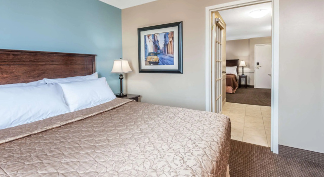 Super 8 by Wyndham Edmonton South