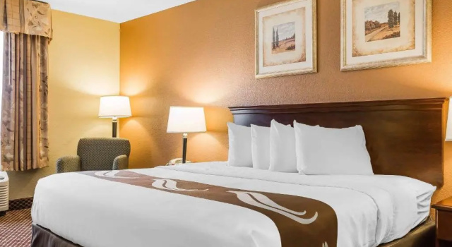 Номер Standard Quality Inn & Suites Bloomington University Area