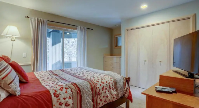 3 Mulligan-On Golf Crse-4BR/3BA, Rezervovat Apartmán Mount Bachelor hotely s bazénem, Bazén