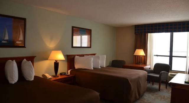 Четырёхместный номер Superior с видом на залив Tawas Bay Beach Resort & Conference Center