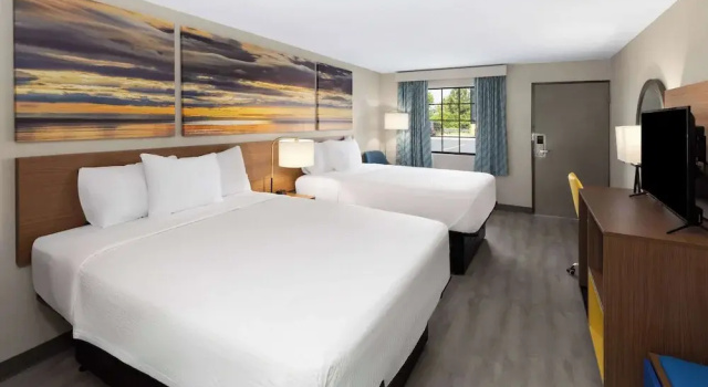 Четырёхместный номер Standard Days Inn & Suites by Wyndham Vicksburg