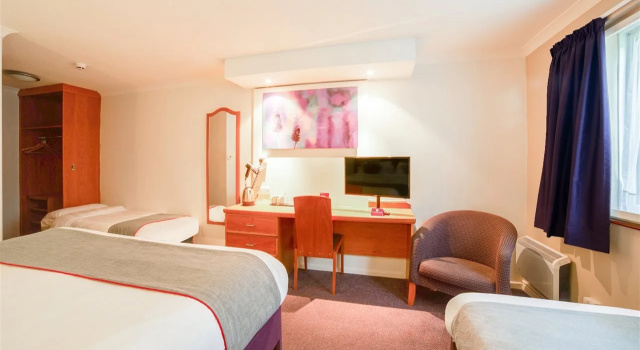 Lakeside Haydock Hotel, St Helens, Book Hotel Haydock Merseyside