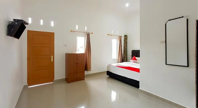 Люкс Deluxe OYO 3215 Marina Hotel