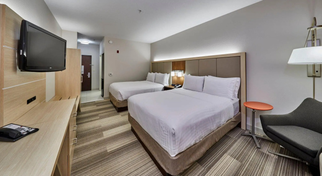 Четырёхместный номер Standard Holiday Inn Express Hotel & Suites Medford-Central Point by IHG