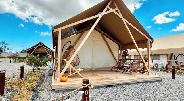 Тент с видом на окрестности QING Luxury Campground Hotel