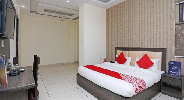 OYO 28017 Hotel Olive, Забронировать Отель Фаридабад штат Харьяна