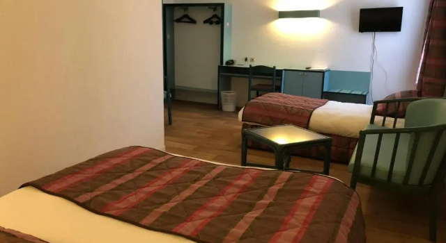 Трёхместный номер Standard Le Relais de Voisins