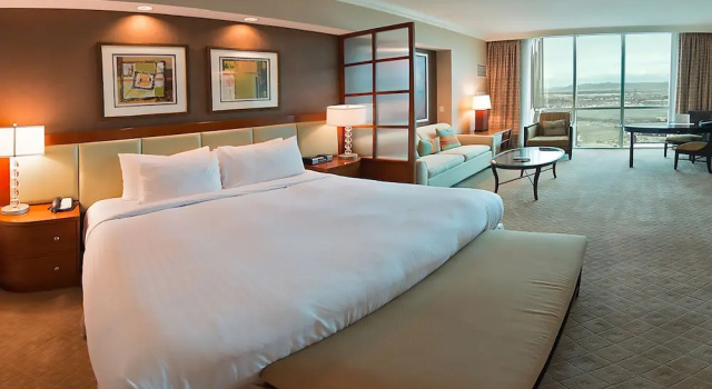 888 One Bedroom Balcony Suite at Signature Condo Hotel, Rezerwuj Hotel Hotele w Paradise. z Basenem, Basen