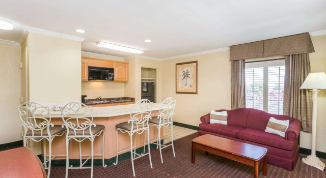 Days Inn by Wyndham Destin, Забронировать Отель Дестин Emerald Coast
