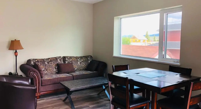 Downtown Whitehorse Deluxe 2 Bedroom Condo, Забронировать Отель Уайтхорс Юкон