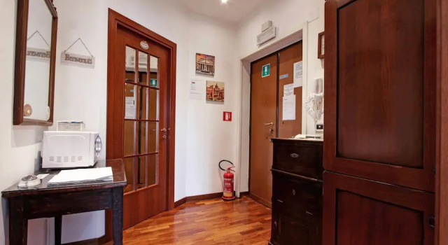 Rent Rooms Filomena & Francesca, Book Hotel Rom hoteller med pool, Swimmingpool