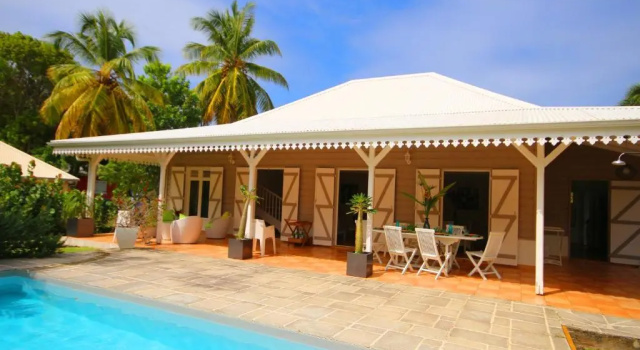Вилла Villa avec piscine au Cap Est (MQFR35)