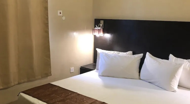 Двухместный номер Deluxe Posh Apartments Bussiness Hotel