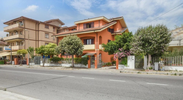 Nice Apartment in Reggio di Calabria With 2 Bedrooms and Wifi, Book Lejlighed Monasterace Calabrien
