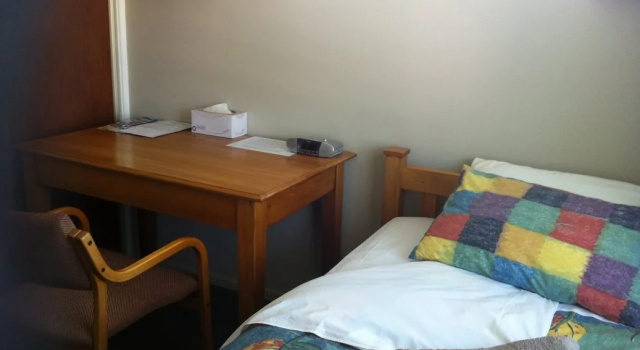 M&Y Airport Guest House, Забронировать Гостевой дом Отели региона Кентербери с парковкой, Парковка