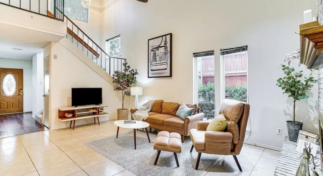 Апартаменты 4 Mi to ATandT Stadium Fort Worth Townhome!