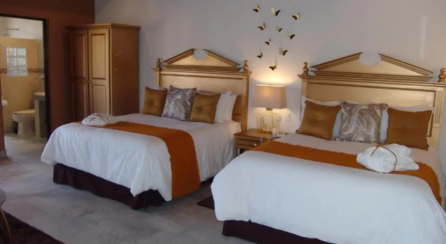 Семейный люкс с балконом Hotel Casa Don Quijote