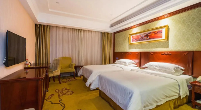 Vienna Classic SH Jinshanwei Railway Station, Book Hotel Shanghai hoteller med parkering, Parkering