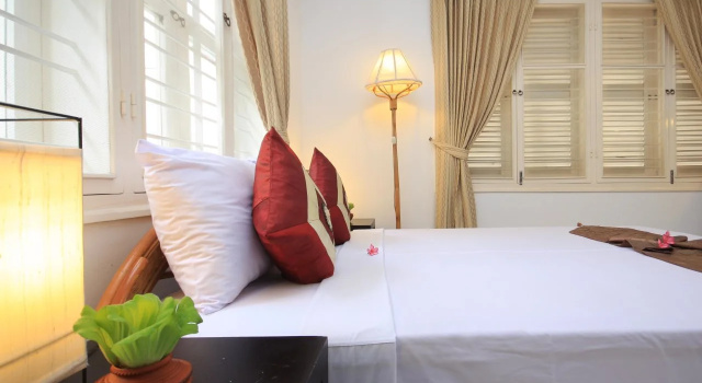 Frangipani Villa-60s, Забронировать Отель Отели Пномпеня 3 звезды, рядом с Silver Pagoda, 3*