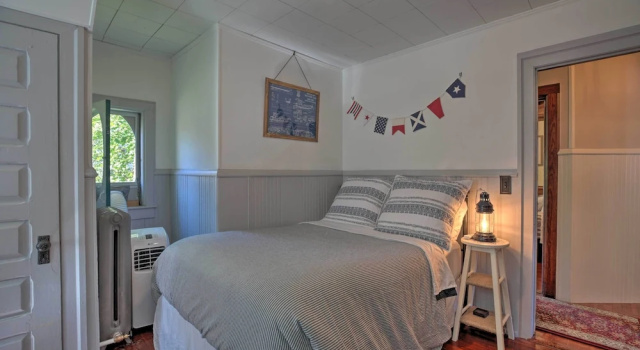 Коттедж Luxe Lake Geneva Retreat in Downtown!