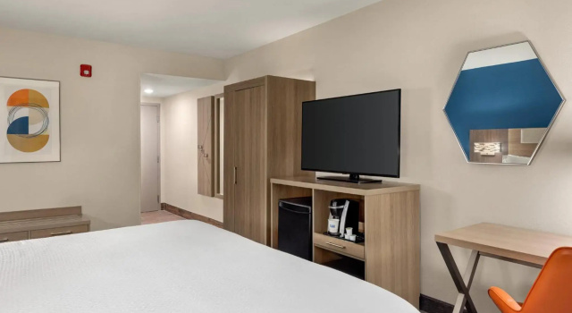 Holiday Inn Express & Suites Evansville Downtown, Book Hotel Evansville Indiana