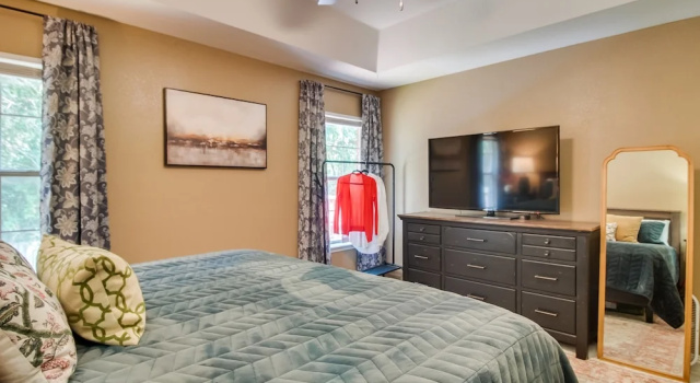 Charming Arkansas Retreat w/ Deck, Near Downtown!, Buchen Sie Ferienhaus Fayetteville Northwest Arkansas