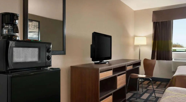 Четырёхместный номер Standard Super 8 by Wyndham Akron S/Green/Uniontown OH