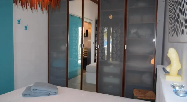 Коттедж CLIO'S BEACH HOUSE - DELUXE BEACH FRONT PROPERTY