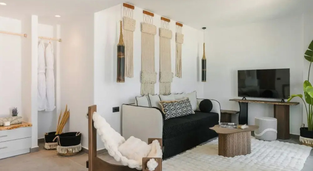 Acro Caldo Suites, Забронировать Отель Акротирион 