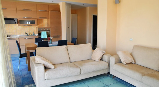 Air-conditioned Apartment With sea View Balcony in the Center of Formia, Забронировать Апартаменты/квартира Формия Побережье Лацио, рядом с Порт Формия