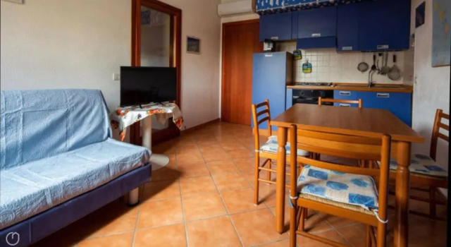 Airport-Port-Commercial Center-Trilo-3 indipendent rooms at 5 minutes by walk from bus to beaches & city of olbia and 25 min by walk to Airport Azzurro, Забронировать Отель Ольбия Изумрудный берег