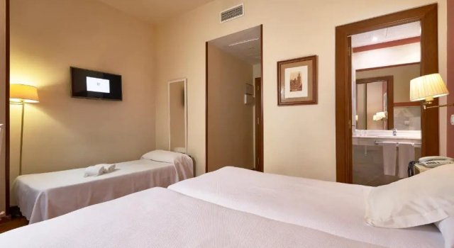 Трёхместный номер Standard Hotel Murillo