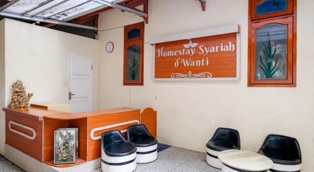 RedDoorz @ Dewanti Syariah near Stasiun Tulungagung, Book Hotel Cheap Hotels in East Java