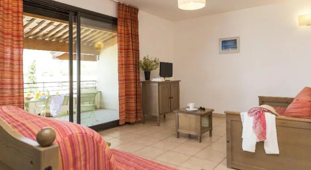 Кровать в общем номере Odalys Residence Les Hameaux de Capra Scorsa