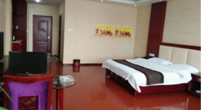 Dezhou Pingyuan Zhongtai Inn, Rezerwuj Hotel Hotele w Pingyuan z Parkingiem, Parking