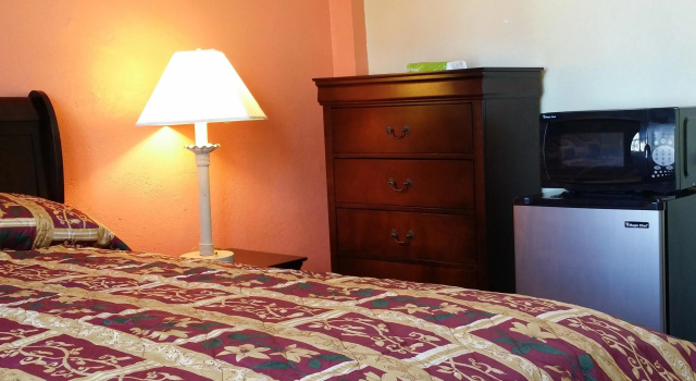 Четырёхместный номер Deluxe Desmond Hotel