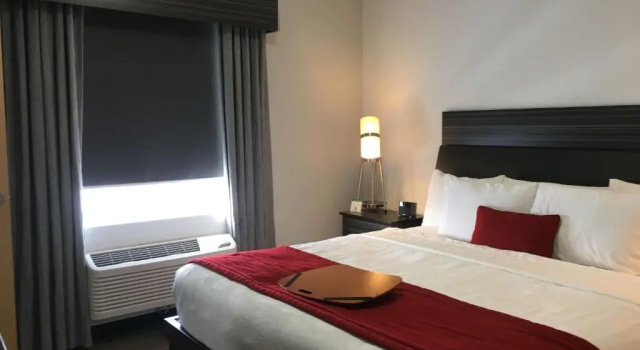 Двухместный люкс Superior Best Western Plus Airport Inn & Suites