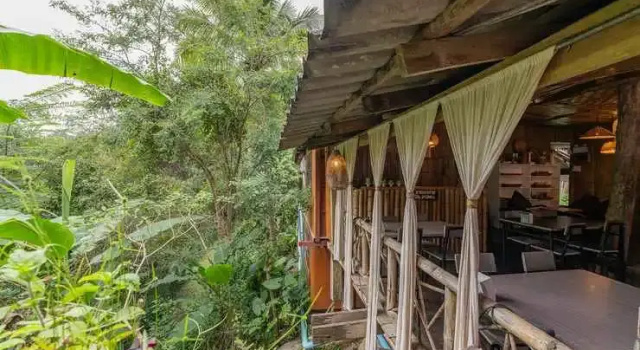 Monruamsuk Homestay Cafe and Bistro, Забронировать Отель Отели провинции Чианг Мая с парковкой, Парковка