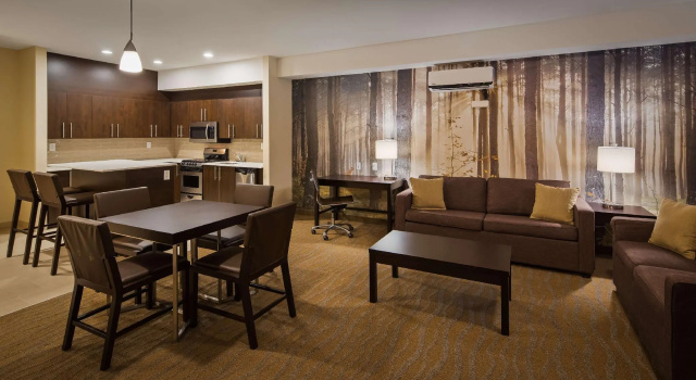 Четырёхместный люкс Best Western Plus Merritt Hotel