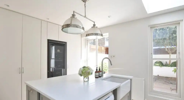 Artistic 3 Bedroom London Home With Garden, Забронировать Дом для отпуска Виллы Большого Лондона, Вилла