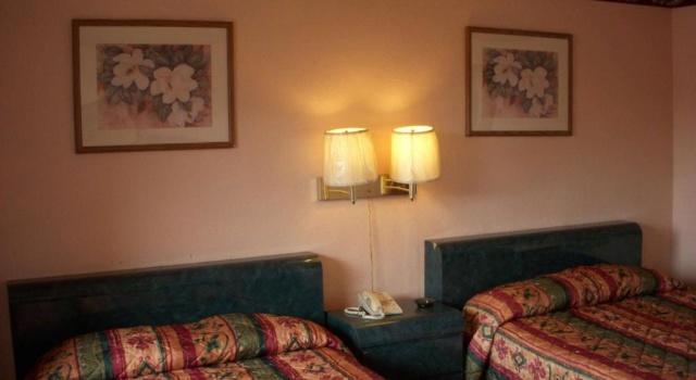 Четырёхместный номер Standard Executive Royal Inn