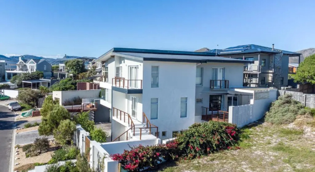 Студия Greenways Drive Apartment