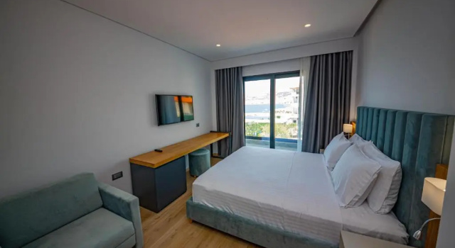 Трёхместный номер Deluxe с частичным видом на море El Primero Hotel
