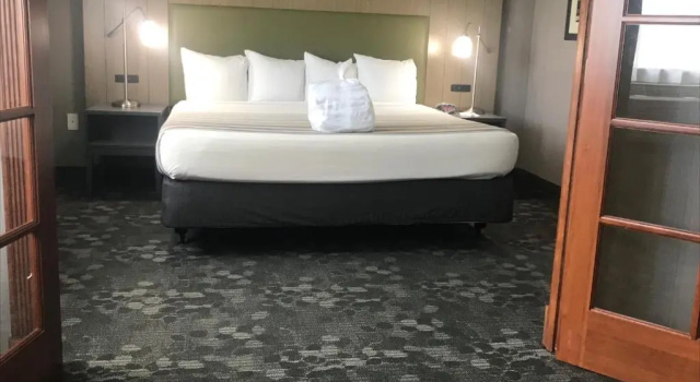 Двухместный люкс c 1 комнатой Country Inn & Suites by Radisson, Delta Park North Portland