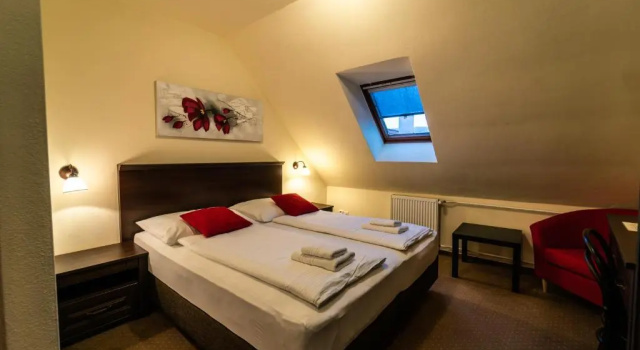Hotel Koruna Prachatice, Забронировать Отель Недорогие отели Прахатице, недорогие