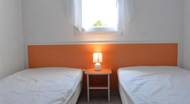 Maison Narbonne, 3 pièces, 6 personnes - FR-1-229B-37, Rezerwuj Hotel Hotele w Aude z Parkingiem, Parking