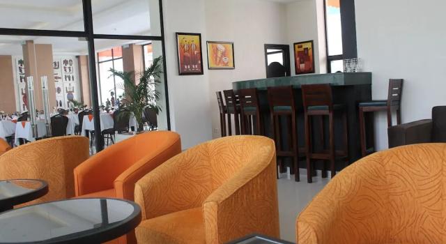 Grand Hotel d'Abidjan, Забронировать Отель Le Plateau , рядом с Президентский дворец