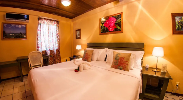 Hummingbird Suites Master King Room 3-2, Rezerwuj Hotel San Pedro Belize Province