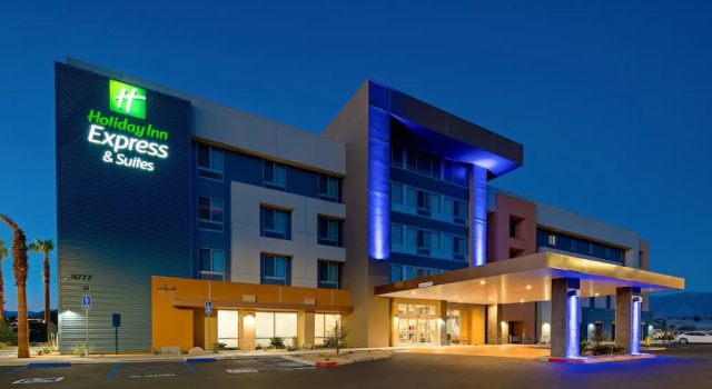 Holiday Inn Express & Suites Palm Desert - Millennium by IHG, Забронировать Отель Палм-Дезерт Coachella Valley